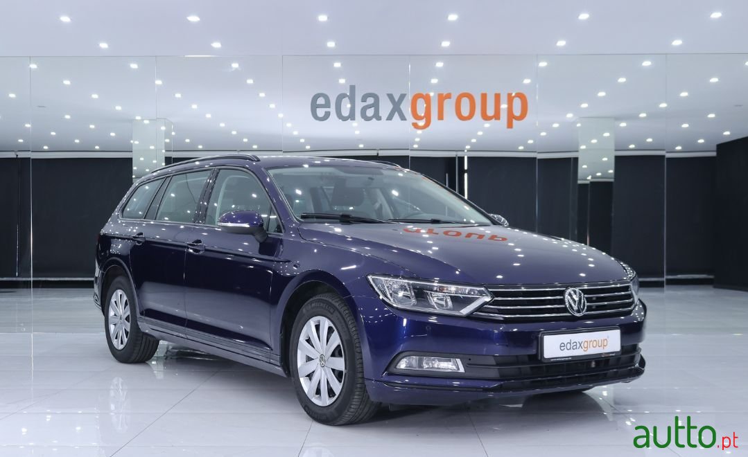 2017' Volkswagen Passat Variant photo #1