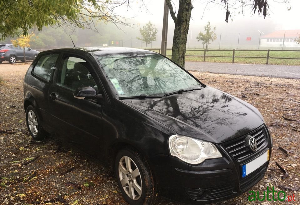 2005' Volkswagen Polo photo #2