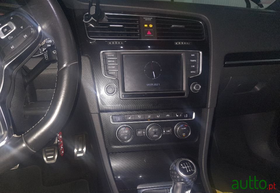 2016' Volkswagen Golf photo #3