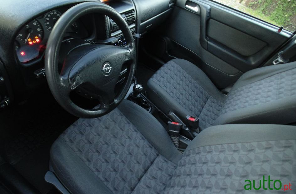 2003' Opel Astra Sport photo #3