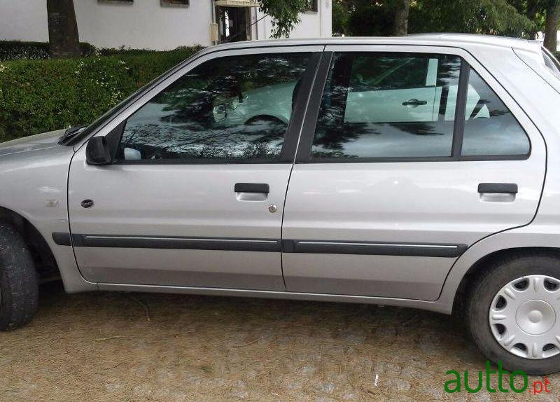 2000' Peugeot 106 Green photo #1