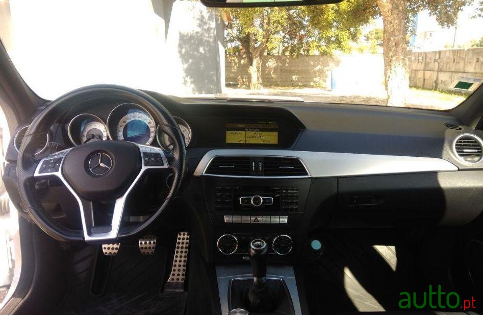 2011' Mercedes-Benz C-220 photo #1