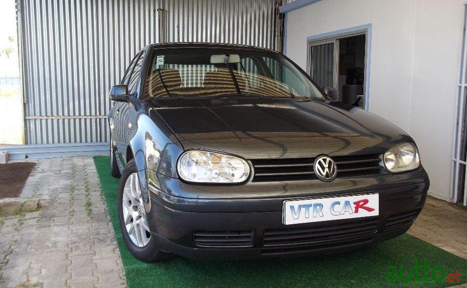 2003' Volkswagen Golf photo #3