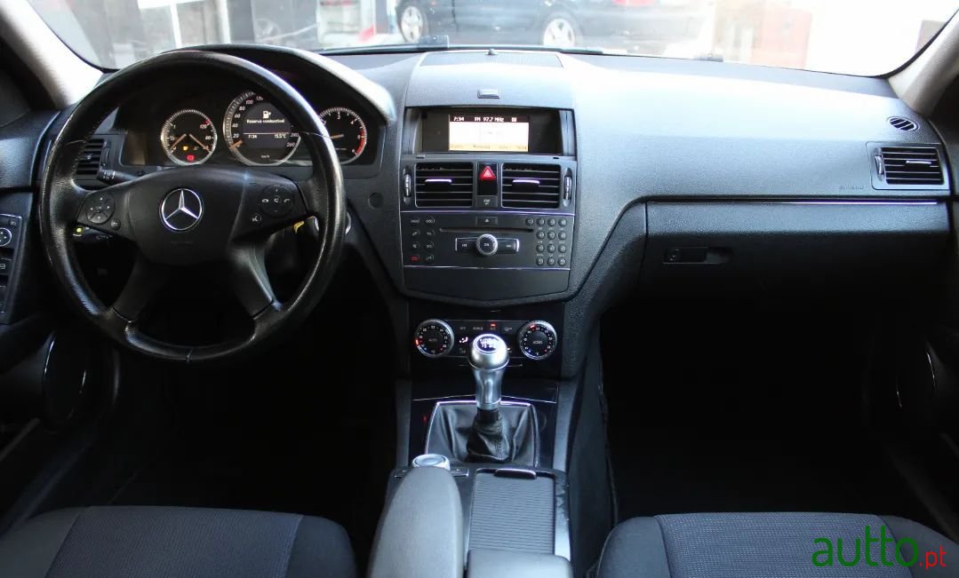 2008' Mercedes-Benz C-220 photo #5