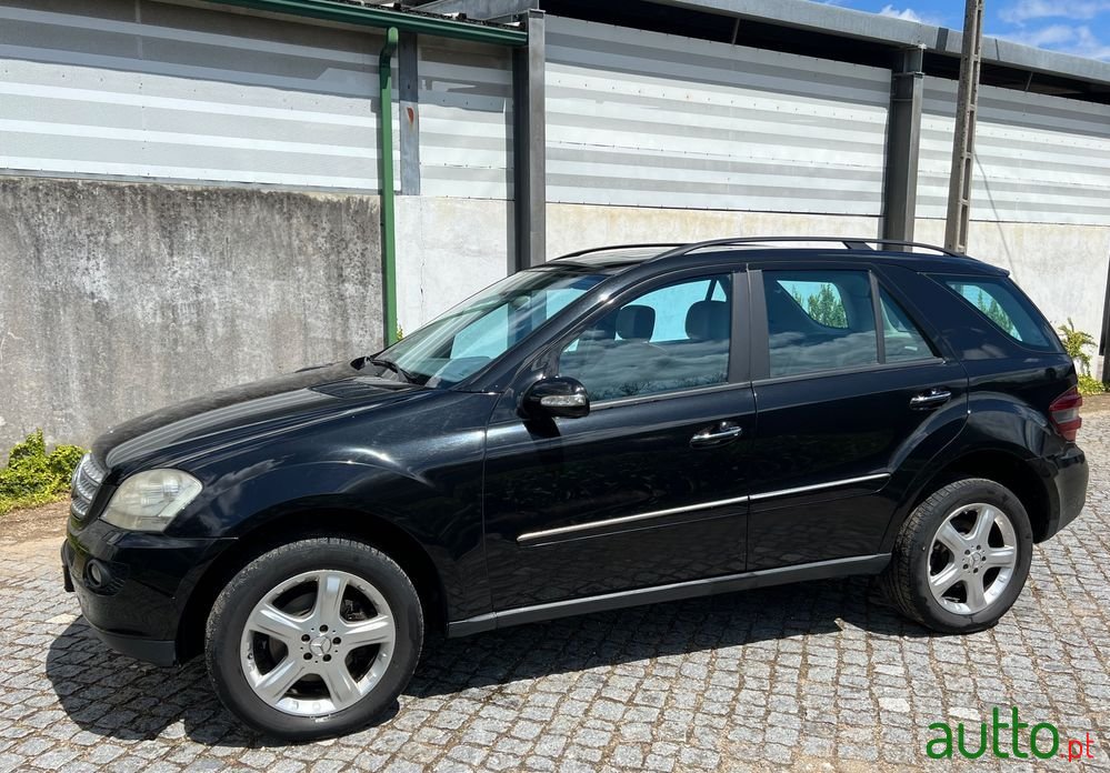 2006' Mercedes-Benz ML 320 Cdi photo #2