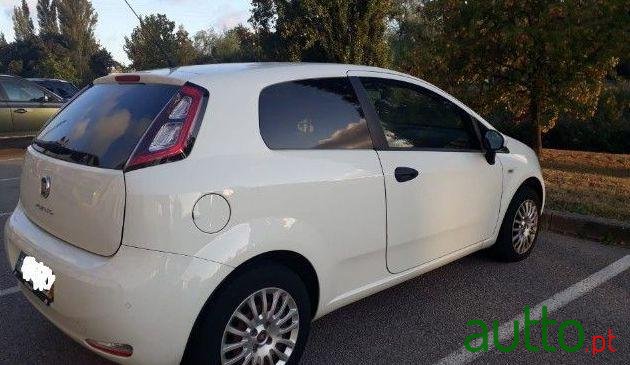 2014' Fiat Punto photo #4