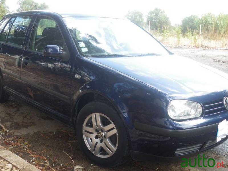 2001' Volkswagen Golf photo #1