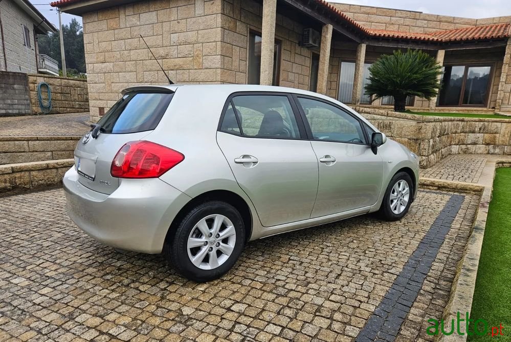 2009' Toyota Auris 1.4 D-4D Active photo #6