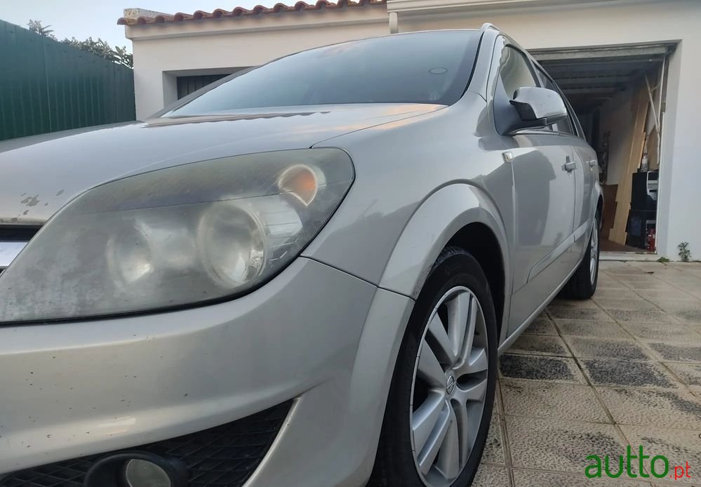 2008' Opel Astra Caravan photo #5