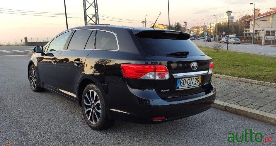 2014' Toyota Avensis Touring Sports photo #5