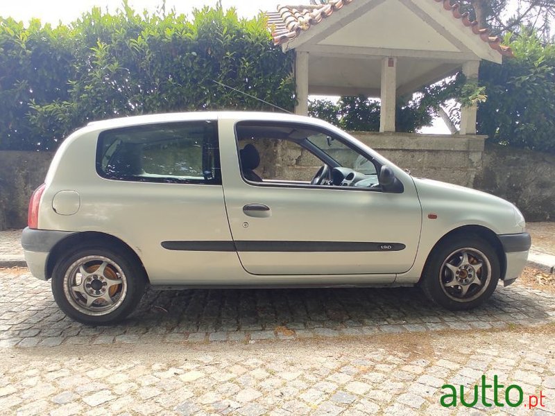 2000' Renault Clio photo #4