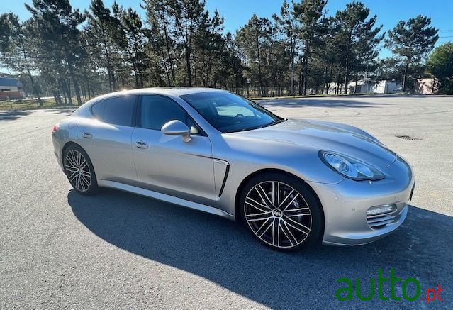 2013' Porsche Panamera photo #1