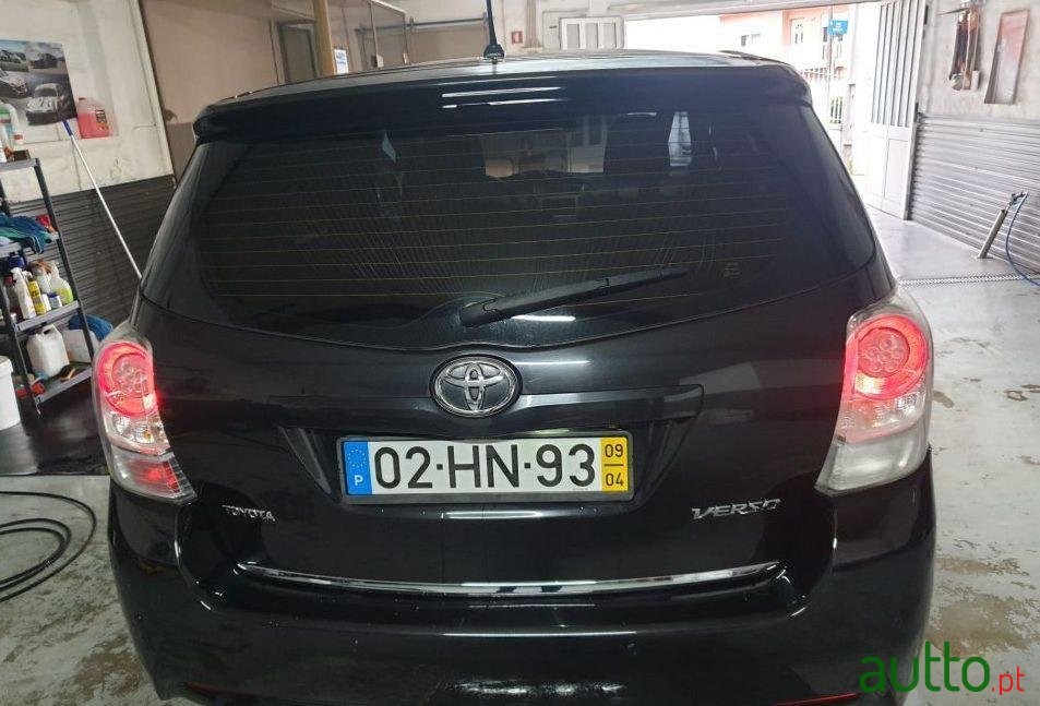 2009' Toyota Verso photo #1