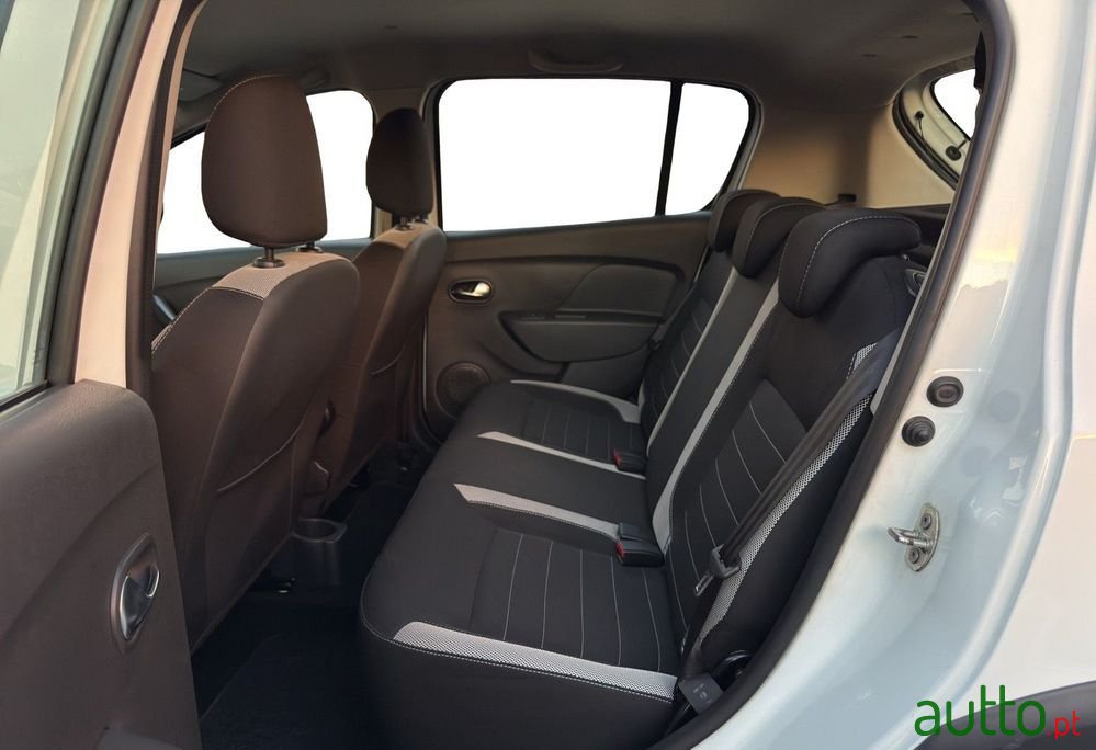 2017' Dacia Sandero 0.9 Tce Stepway Bi-Fuel photo #4