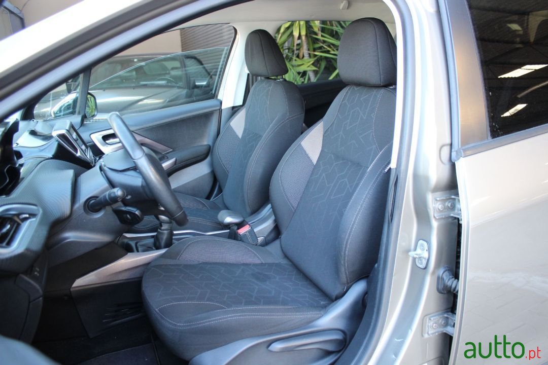 2016' Peugeot 2008 photo #3