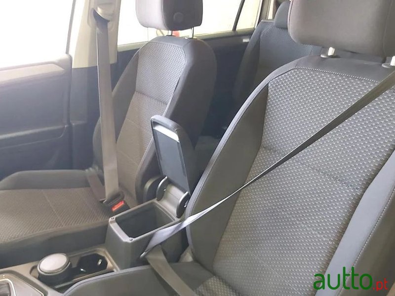 2021' Volkswagen Tiguan Allspace photo #6