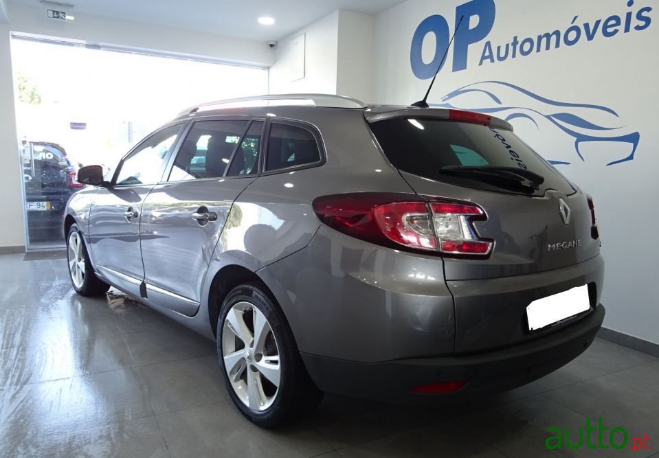 2014' Renault Megane Sport Tourer photo #3