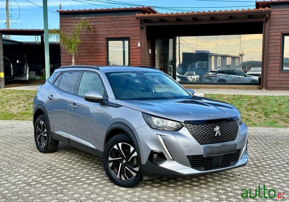 2021' Peugeot 2008 photo #2