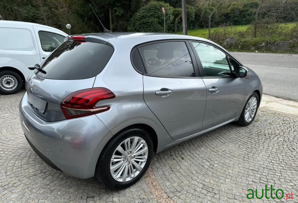 2019' Peugeot 208 photo #5