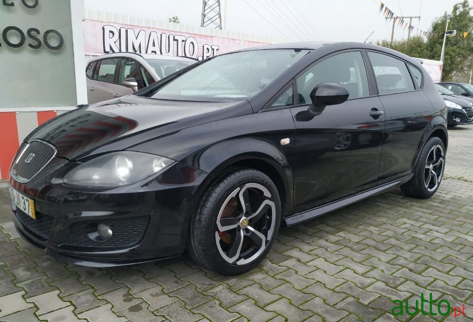 2010' SEAT Leon photo #1