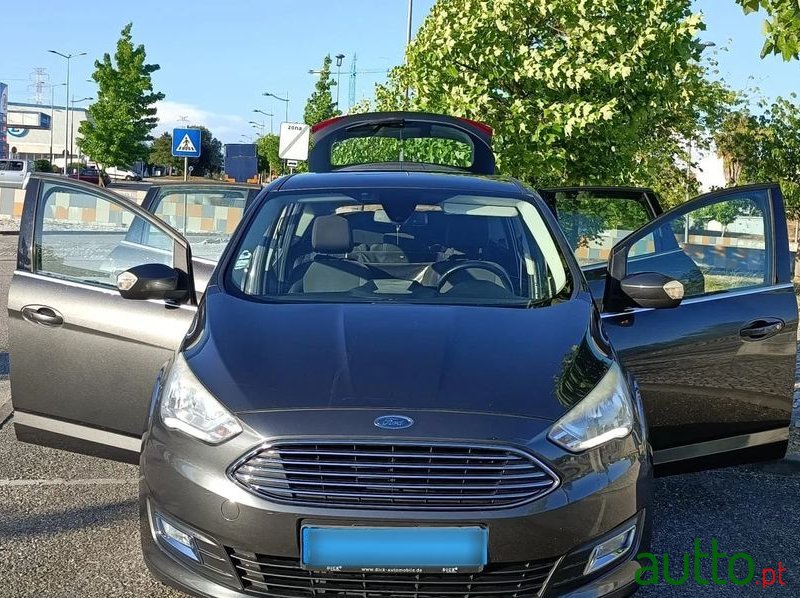 2015' Ford C-MAX photo #2