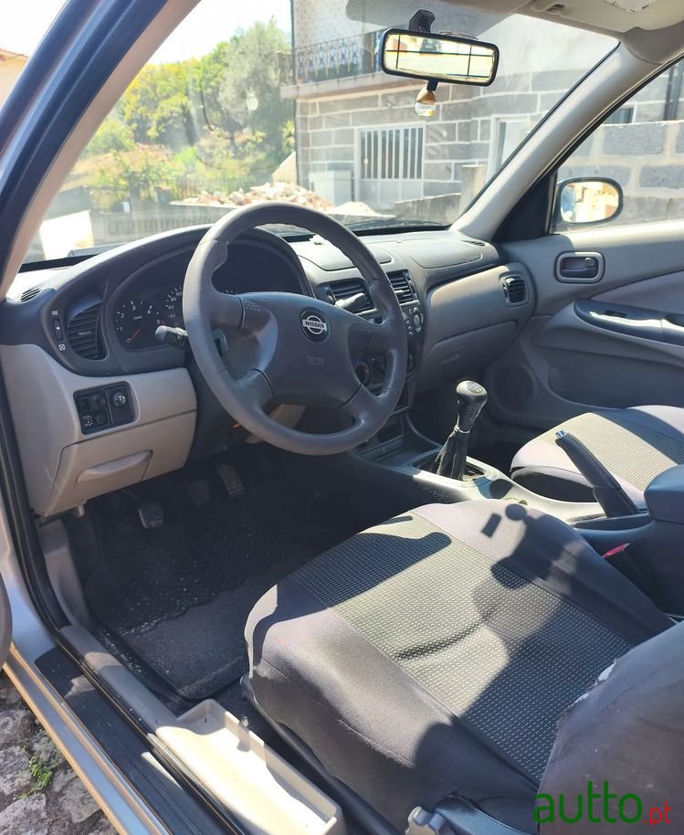 2000' Nissan Almera photo #3