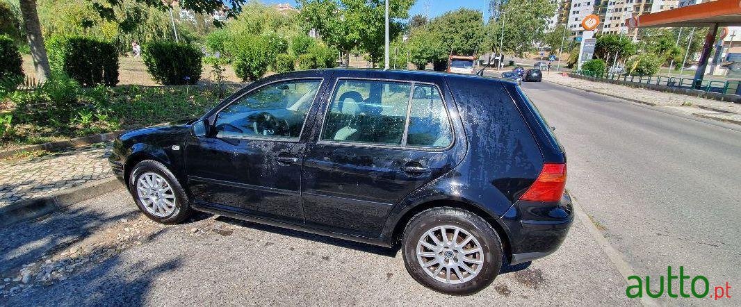 2004' Volkswagen Golf photo #2