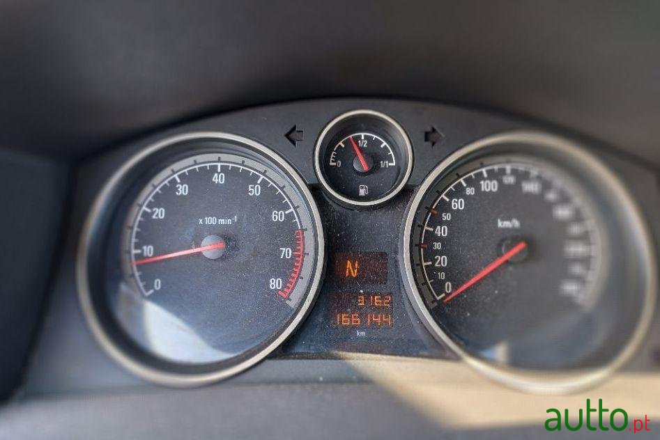 2005' Opel Astra Caravan photo #1