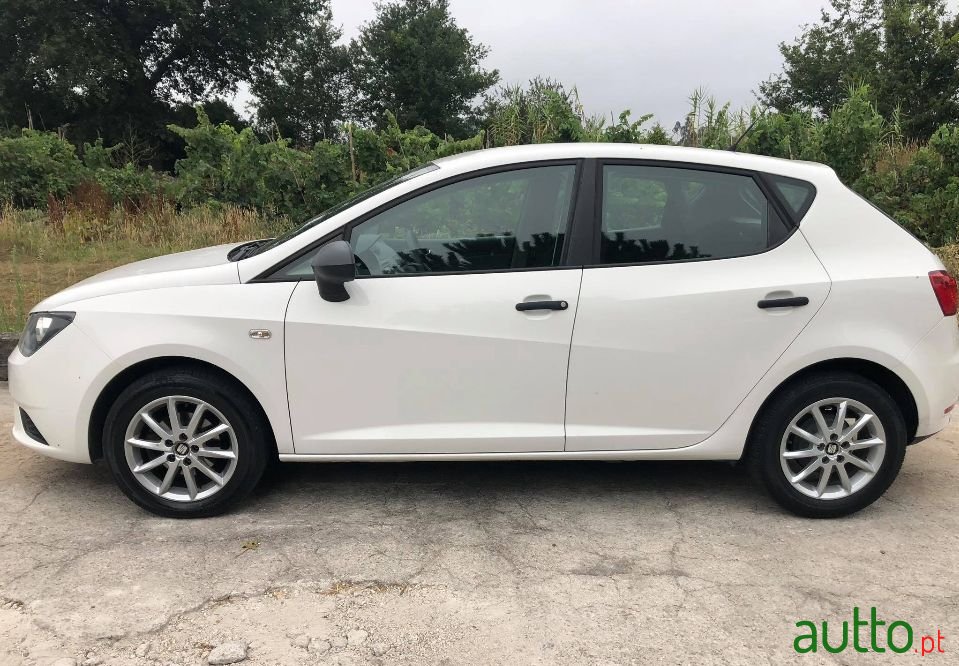 2014' SEAT Ibiza photo #2