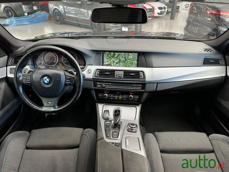 2011' BMW 520 D Pack M Auto photo #5