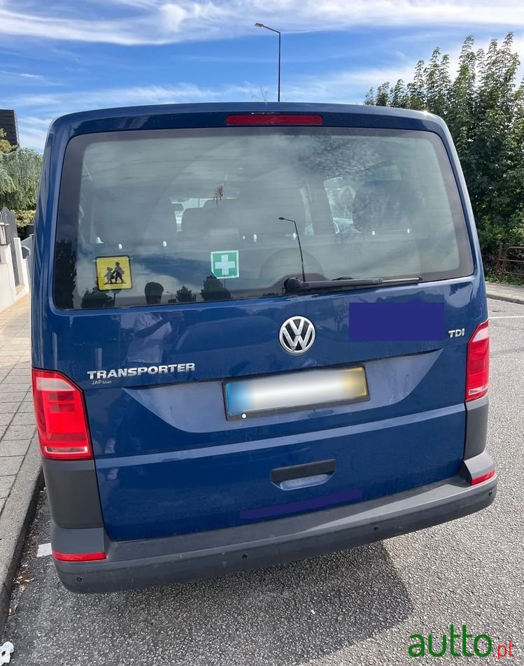 2017' Volkswagen Transporter photo #4