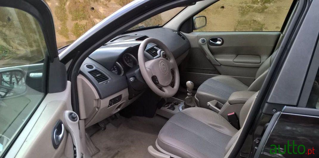 2004' Renault Megane Break photo #1