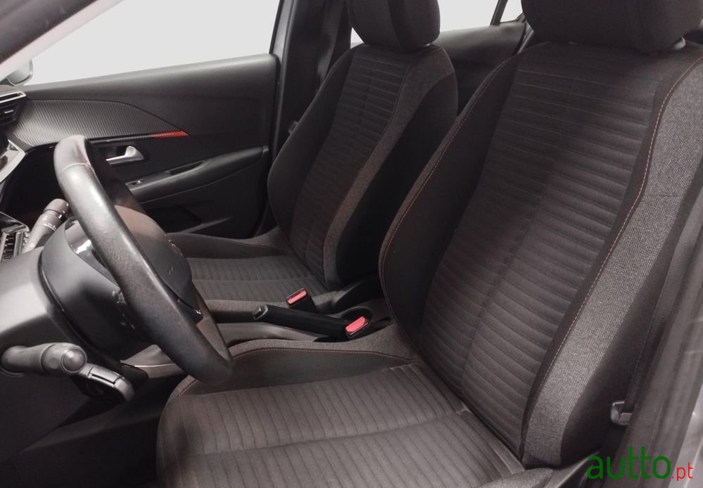 2020' Peugeot 208 photo #6