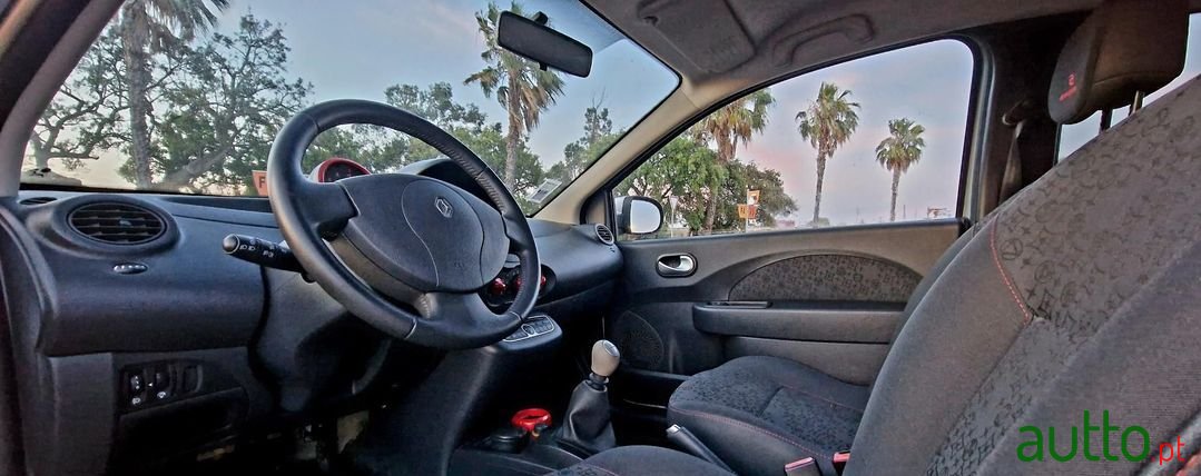 2010' Renault Twingo photo #6