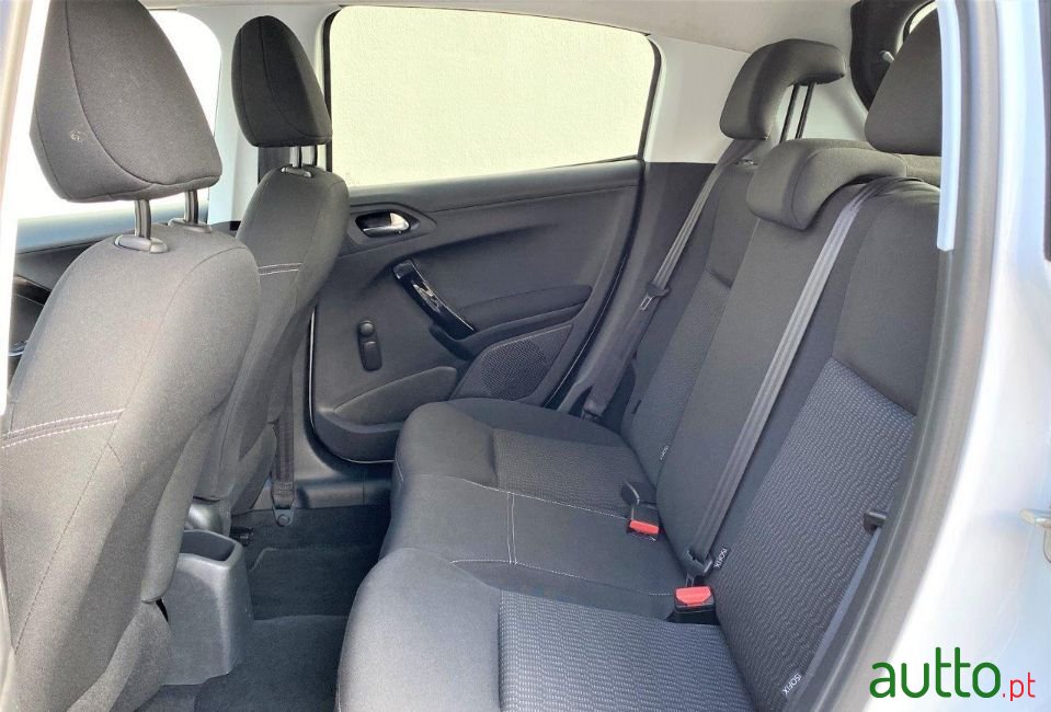 2016' Peugeot 208 photo #5