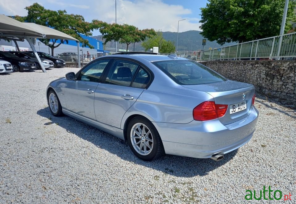 2010' BMW 320 photo #4