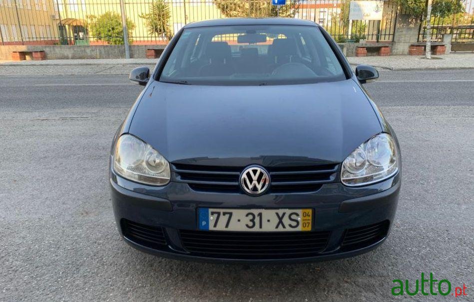 2004' Volkswagen Golf photo #1