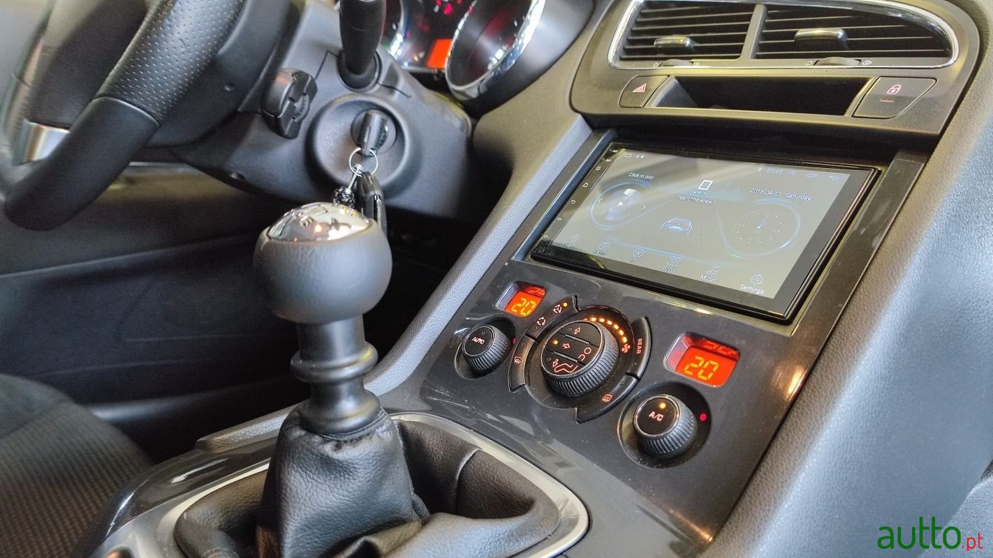 2010' Peugeot 5008 photo #5