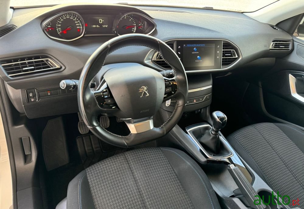 2020' Peugeot 308 Sw photo #2