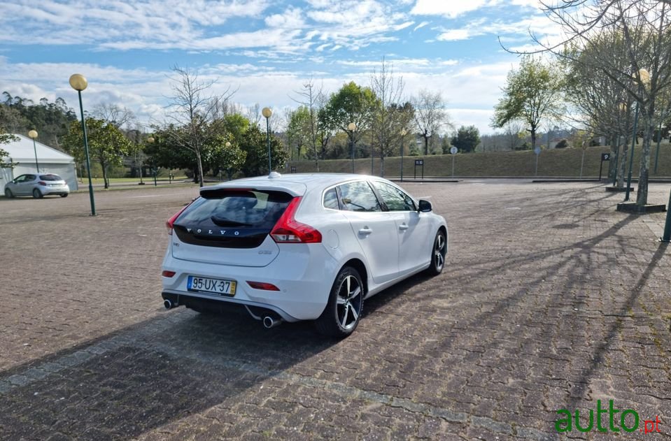2018' Volvo V40 photo #3