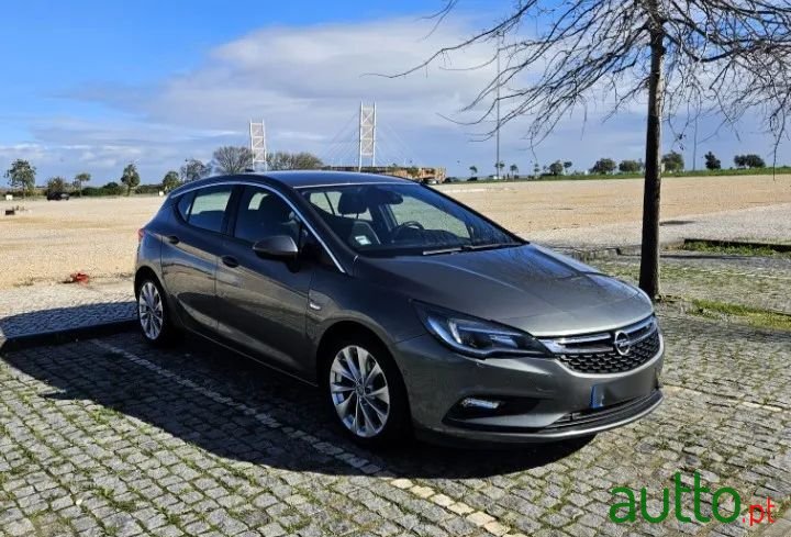 2017' Opel Astra photo #1