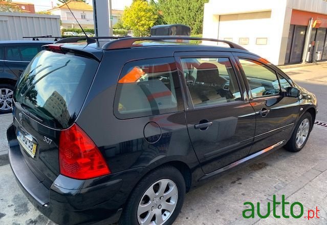 2006' Peugeot 307 Break photo #2