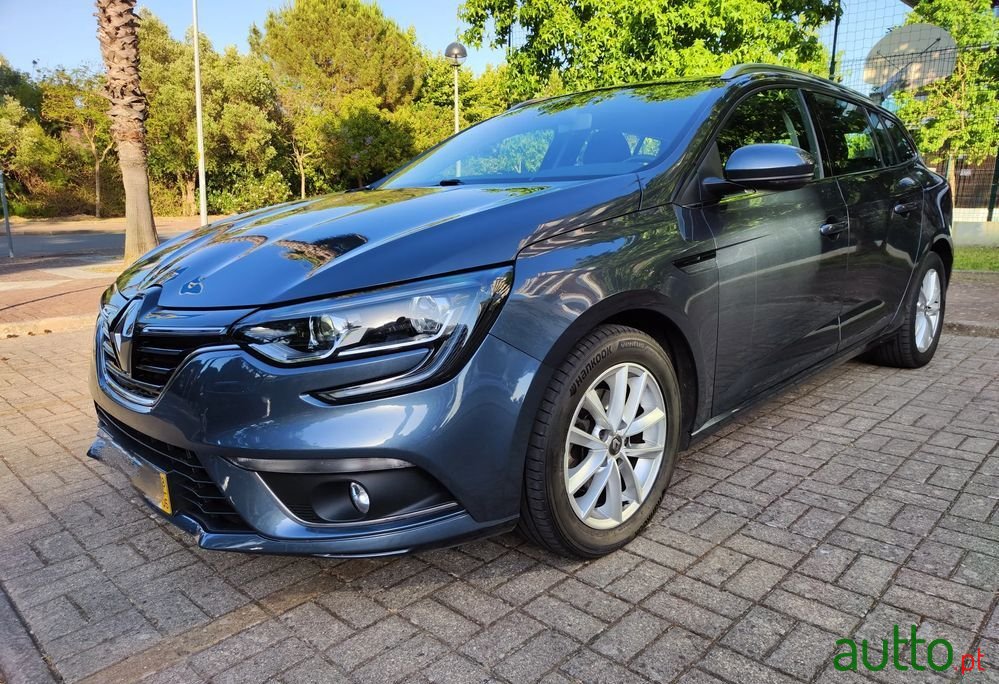 2018' Renault Megane Sport Tourer photo #2