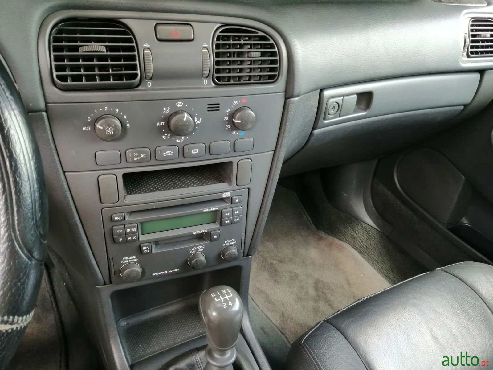 2000' Volvo V40 photo #2