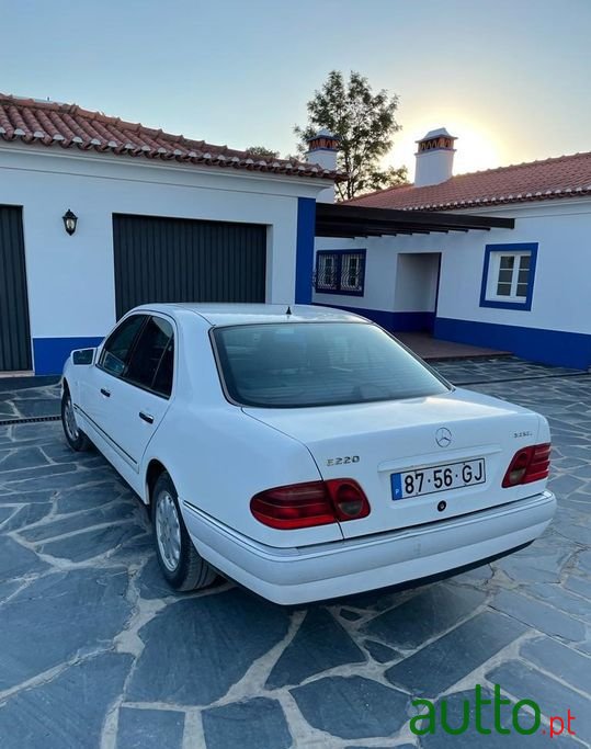 1996' Mercedes-Benz E-220 photo #5