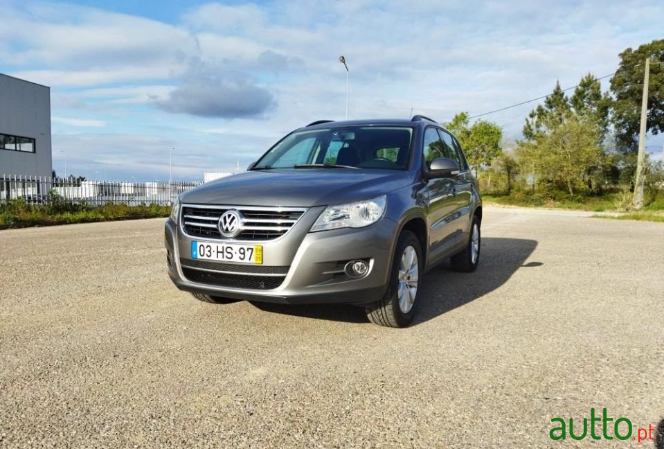 2009' Volkswagen Tiguan photo #2