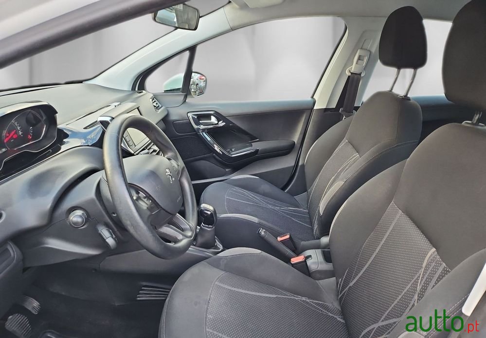 2014' Peugeot 208 1.4 Hdi Active photo #2