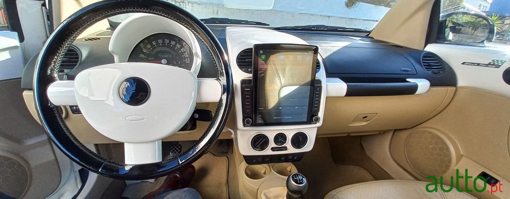 2005' Volkswagen New Beetle photo #5