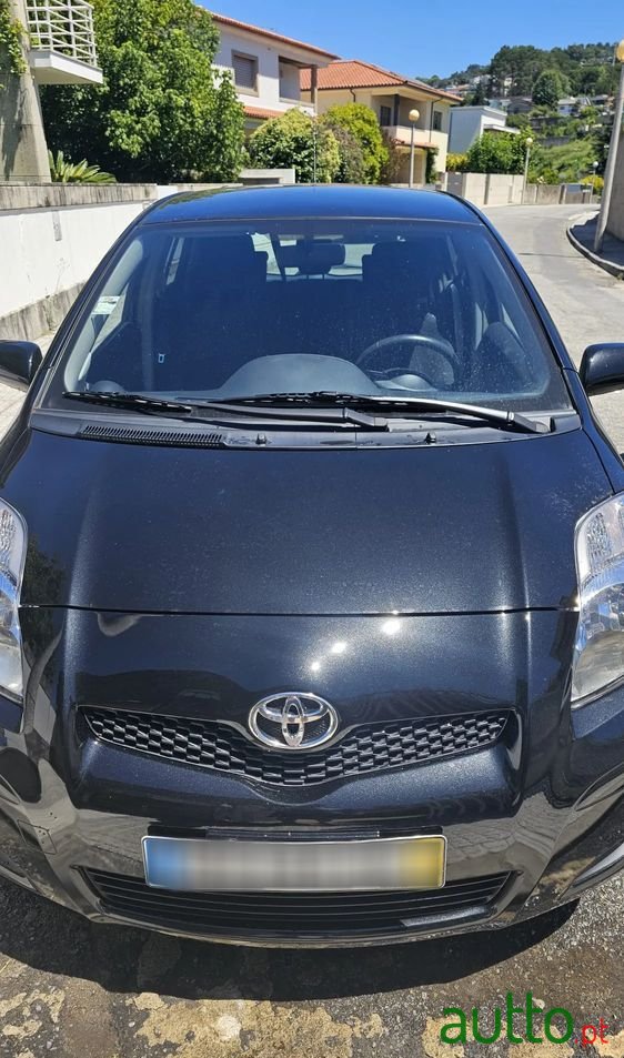 2010' Toyota Yaris photo #5