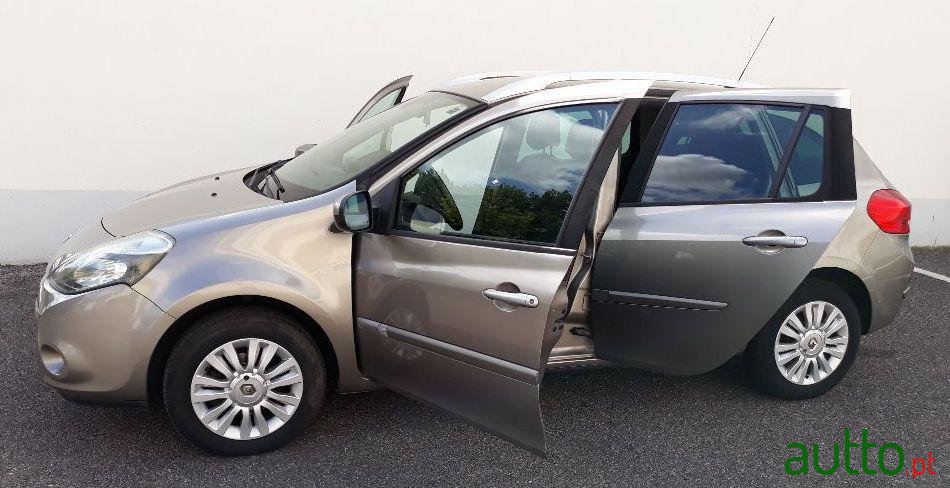 2010' Renault Clio Break photo #2